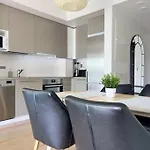 Seashore Apartment *